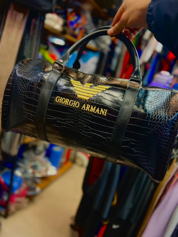 کیف چرم استوانه ای برند آرمانی ARMANI کیف چرم استوانه ای برند آرمانی ARMANI