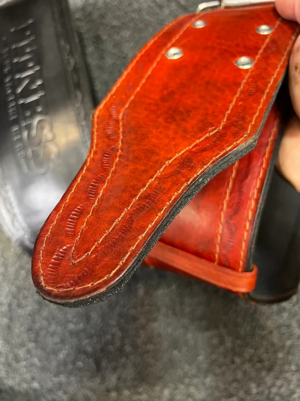 کمربند چرم بدنسازی/پاورلیفتینگ/پشت بالشتک دار برای گودی کمر/بهترین کیفیت بازار/چرم گاومیش اصل/ضخیم و نرم👌🏻😍